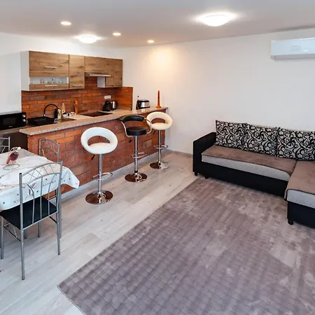 Deja-vu Apartmanhaz * Szigetvár